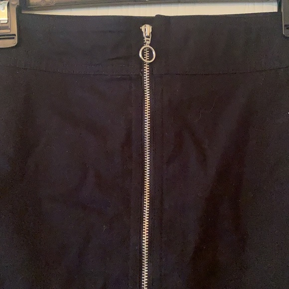 Black floral embroidered zipper front skirt! - Picture 3 of 6